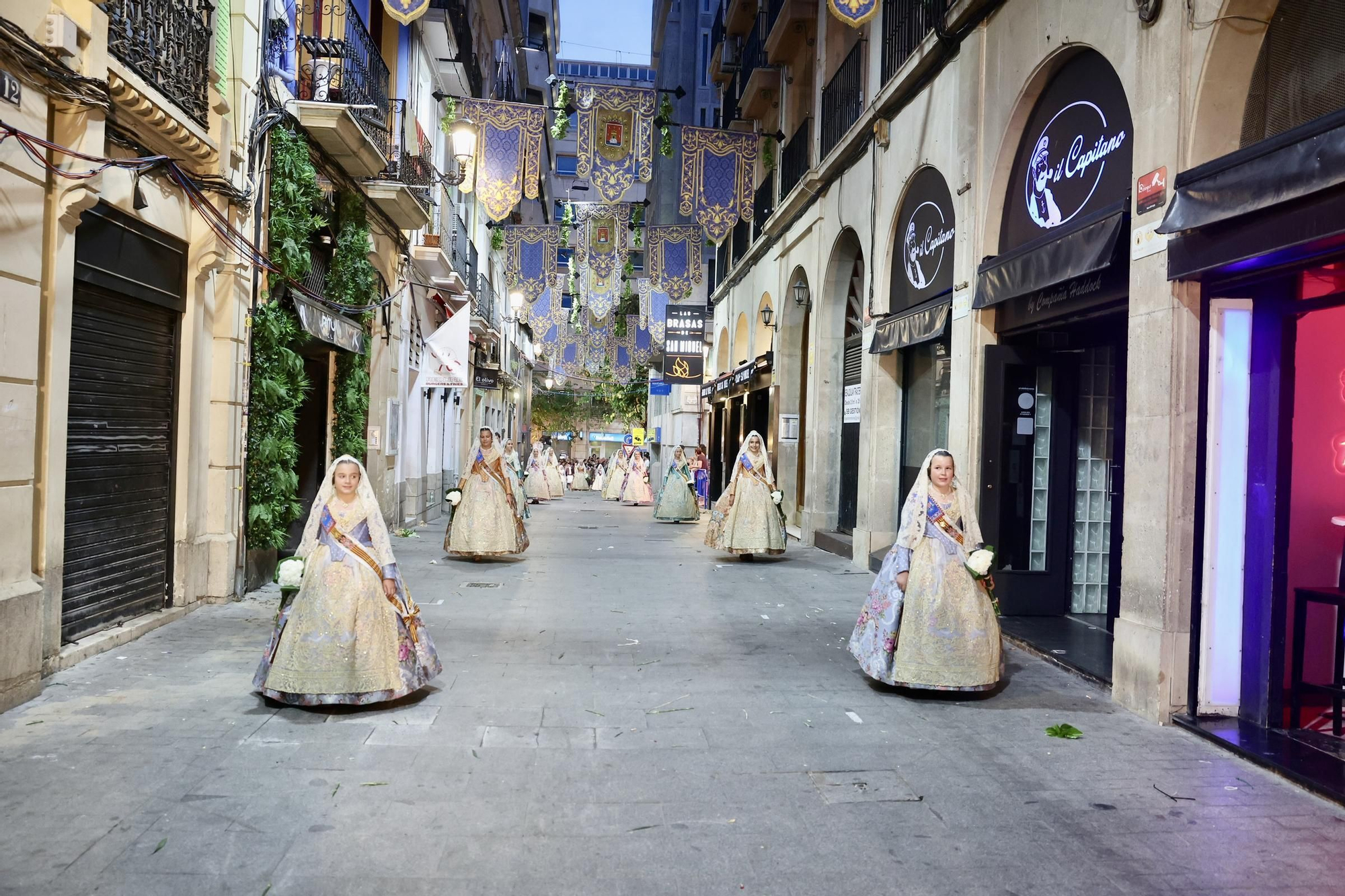 Primera jornada de Ofrenda de las Hogueras de Alicante