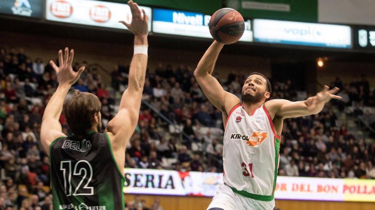 En el único precedente de esta temporada, el Baskonia ganó n extremis en Badalona