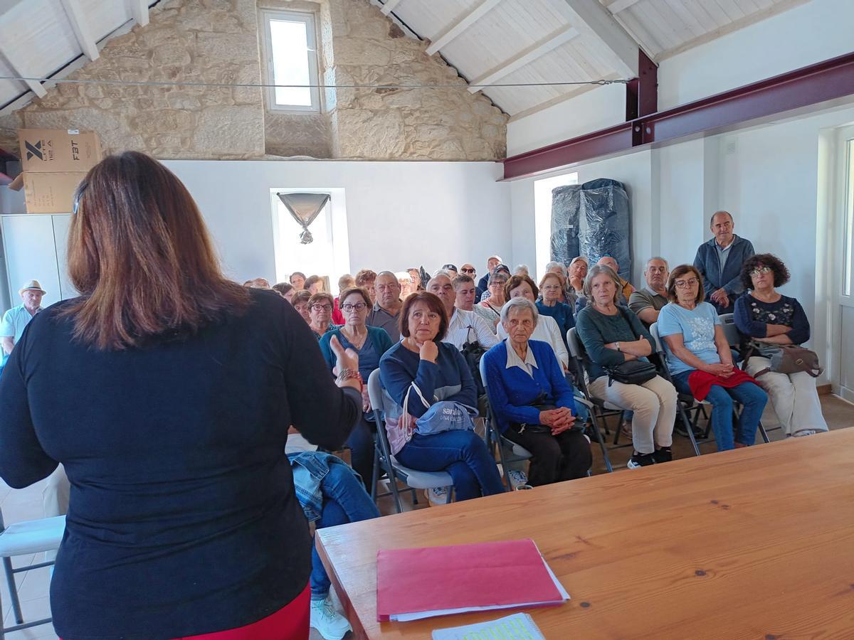 Intervención de la alcaldesa en la concentración de vecinos de O Hío.