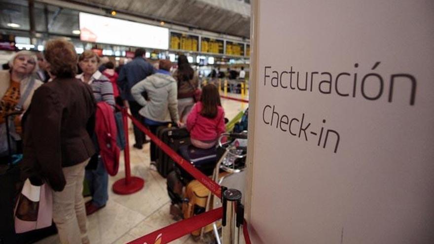 Mostradores de facturación en el aeropuerto Tenerife Norte durante la mañana de ayer.