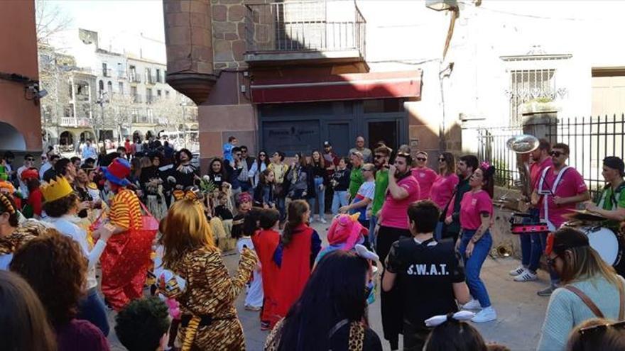 Concurso de disfraces y música en San Esteban de Plasencia por el Carnaval
