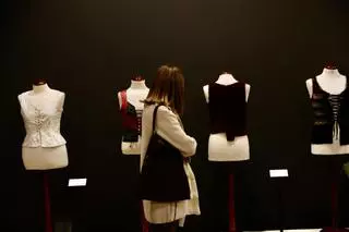 VÍDEO: Así fue la presentación de la exposición Indumentaria asturiana: “Corpiños y jubones”