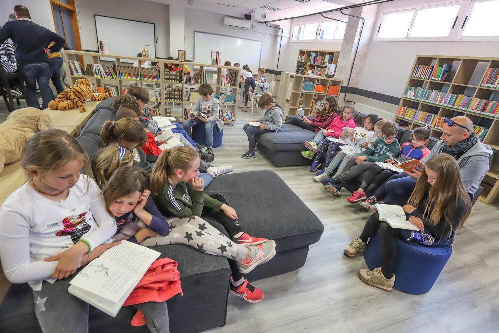 El centro pone en marcha un espacio multiusos para un alumnado diverso, con más de un 60% de extranjeros y muy bien acogido por la comunidad escolar de Orihuela Costa