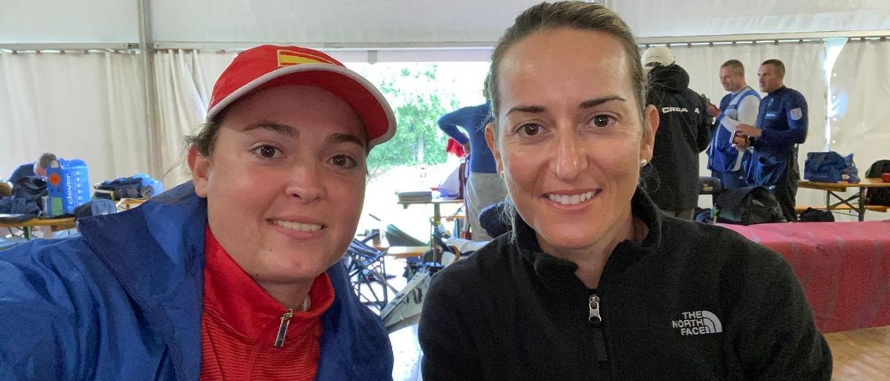 Paqui Muñoz y Fátima Gálvez, durante una concentración de la selección española de tiro al plato.