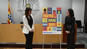 La concejala de Cultura del Ayuntamiento de Badalona, Vanesa González, junto a la autora del cartel de las Festes de Maig 2024, Claudia Ceciliano