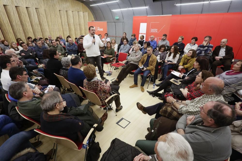 Asamblea abierta del PSOE en Oviedo