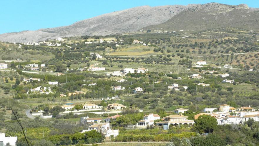 Unas 1.500 casas irregulares de la Axarquía siguen en un «limbo jurídico» pese a la nueva Lista