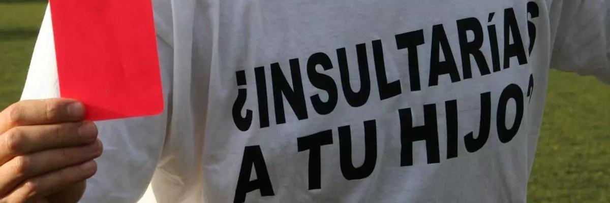 Camiseta que lleva Ángel Jiménez en contra de las agresiones en el fútbol base