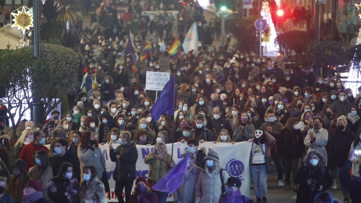 25N: Galicia salió a la calle vestida de morado