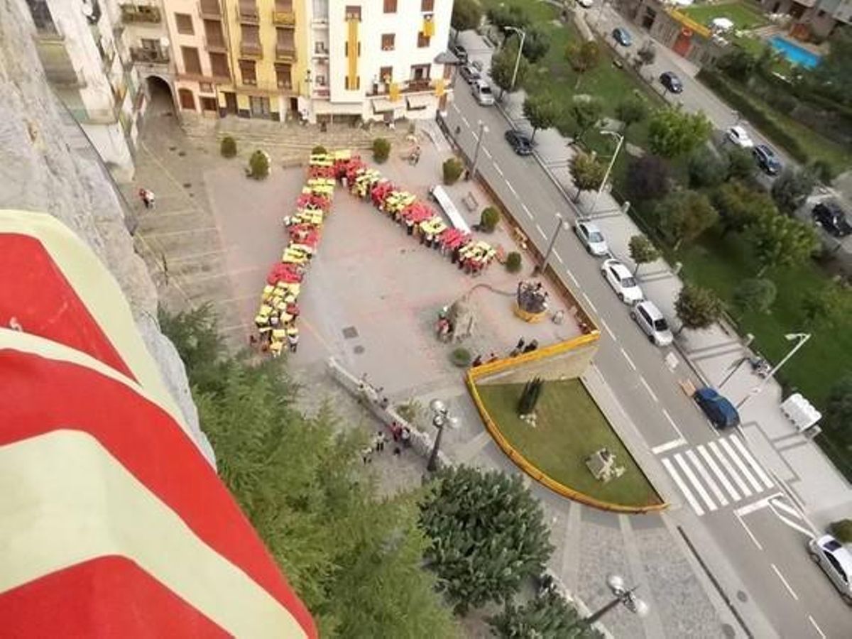 Imatge aèria de la ’V’ realitzada al municipi de Sort (Lleida).