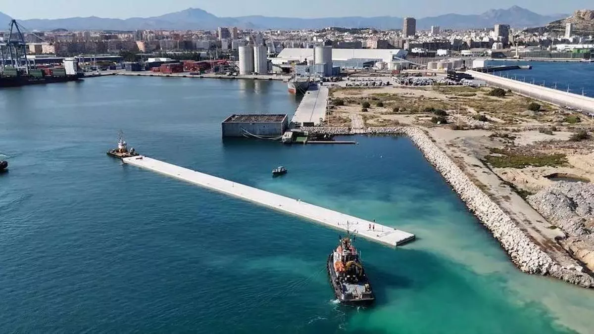 La instalación del dique flotante de PyLS no obligará a cerrar el puerto de Ibiza
