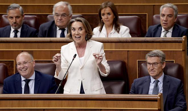 Cuca Gamarra, Tellado y Feijóo. Sesión de control al Gobierno en el Congreso de los Diputados.