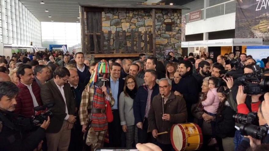 Pablo Casado visita la Feria Raíces