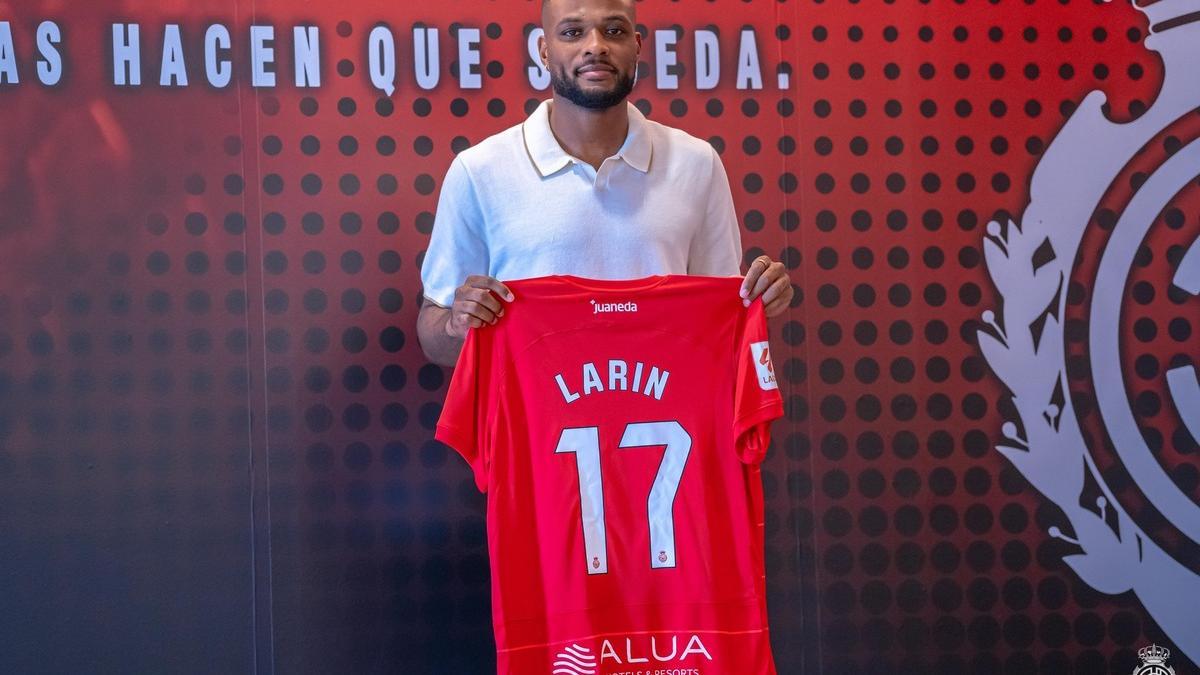Cyle Larin firma contrato con el RCD Mallorca por cinco temporadas