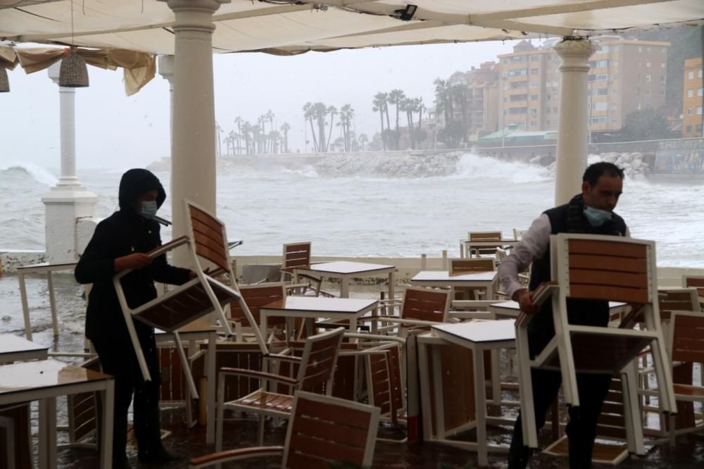 Lluvia y temporal en el mar en Málaga con la llegada de la borrasca Filomena.