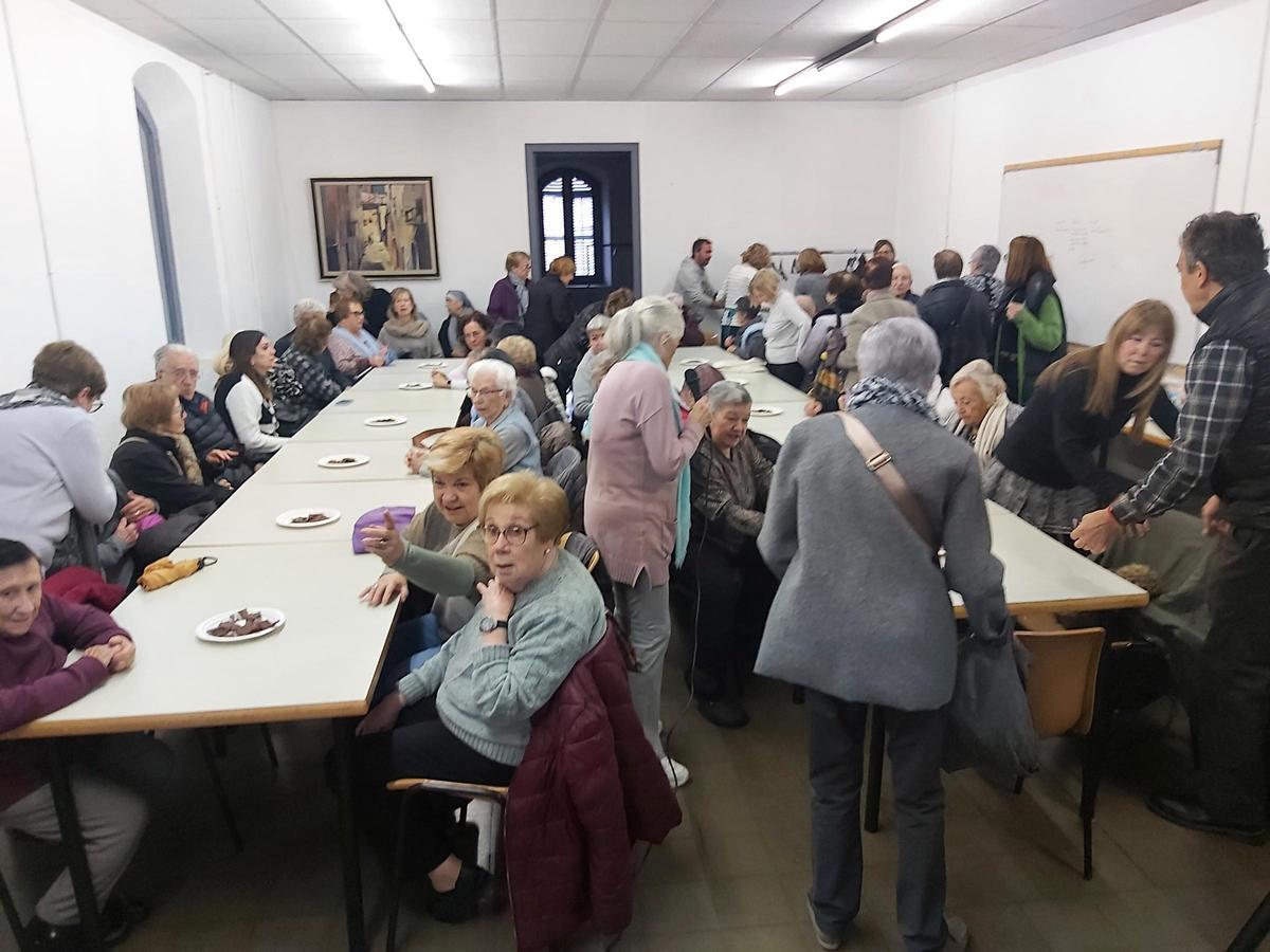 La inauguració formal del mural s'ha fet al casal de les Escodines