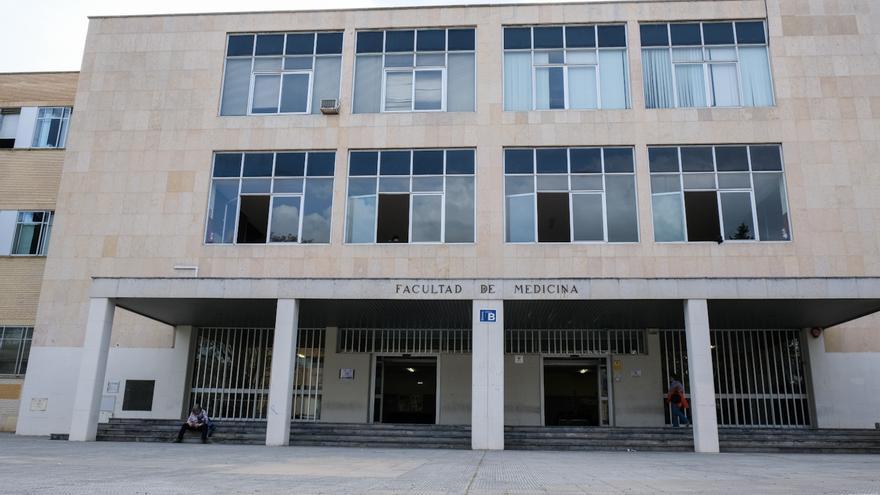 Nuevo retraso en la reforma de la Facultad de Medicina: una empresa presenta alegaciones