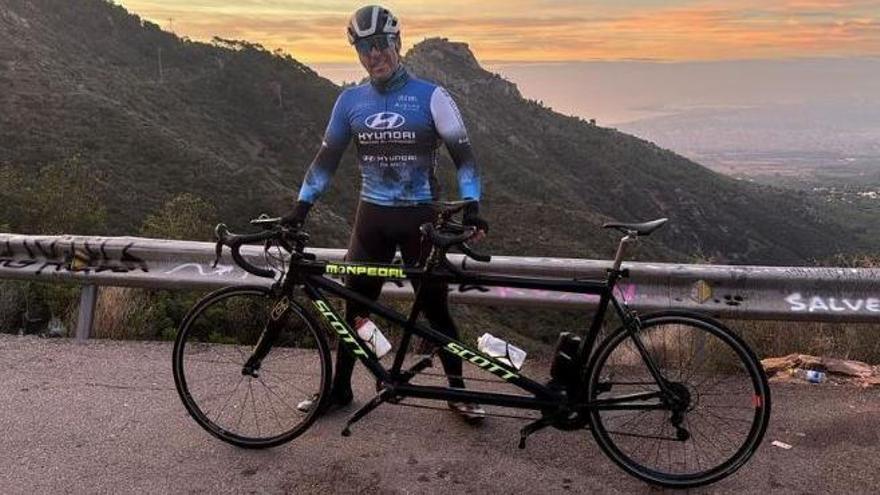 El gran reto de un ciclista invidente: subir 22 veces al Desert en un mismo día por los niños con cáncer