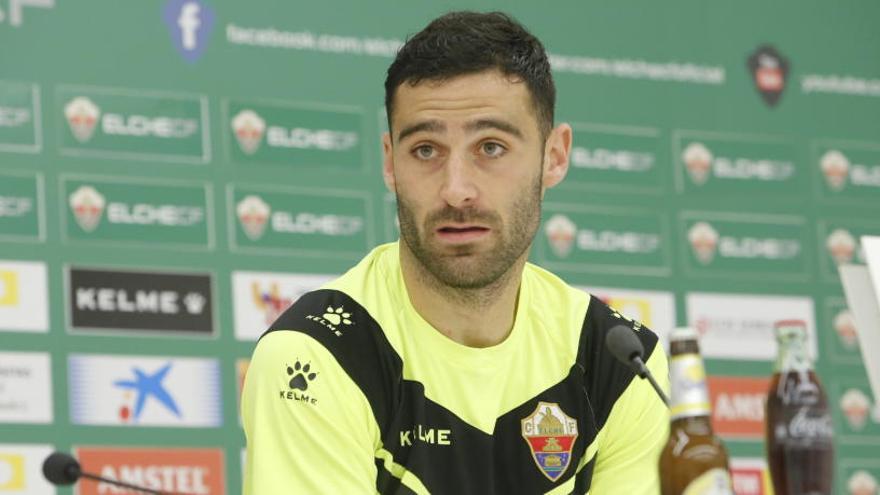 Benja, durante una rueda de Prensa en el estadio Martínez Valero