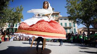 Ferias en Mallorca | Llucmajor se rinde a los Gegants
