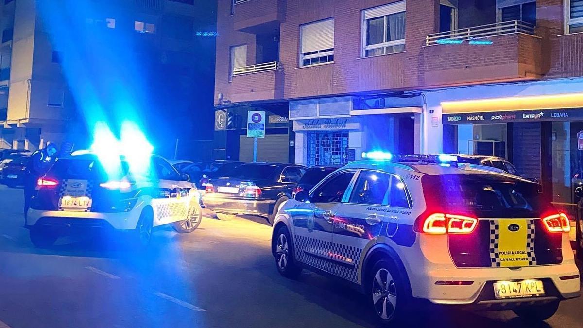 Los vecinos facilitan la detención de un hombre que había entrado a robar, presuntamente, en dos comercios.