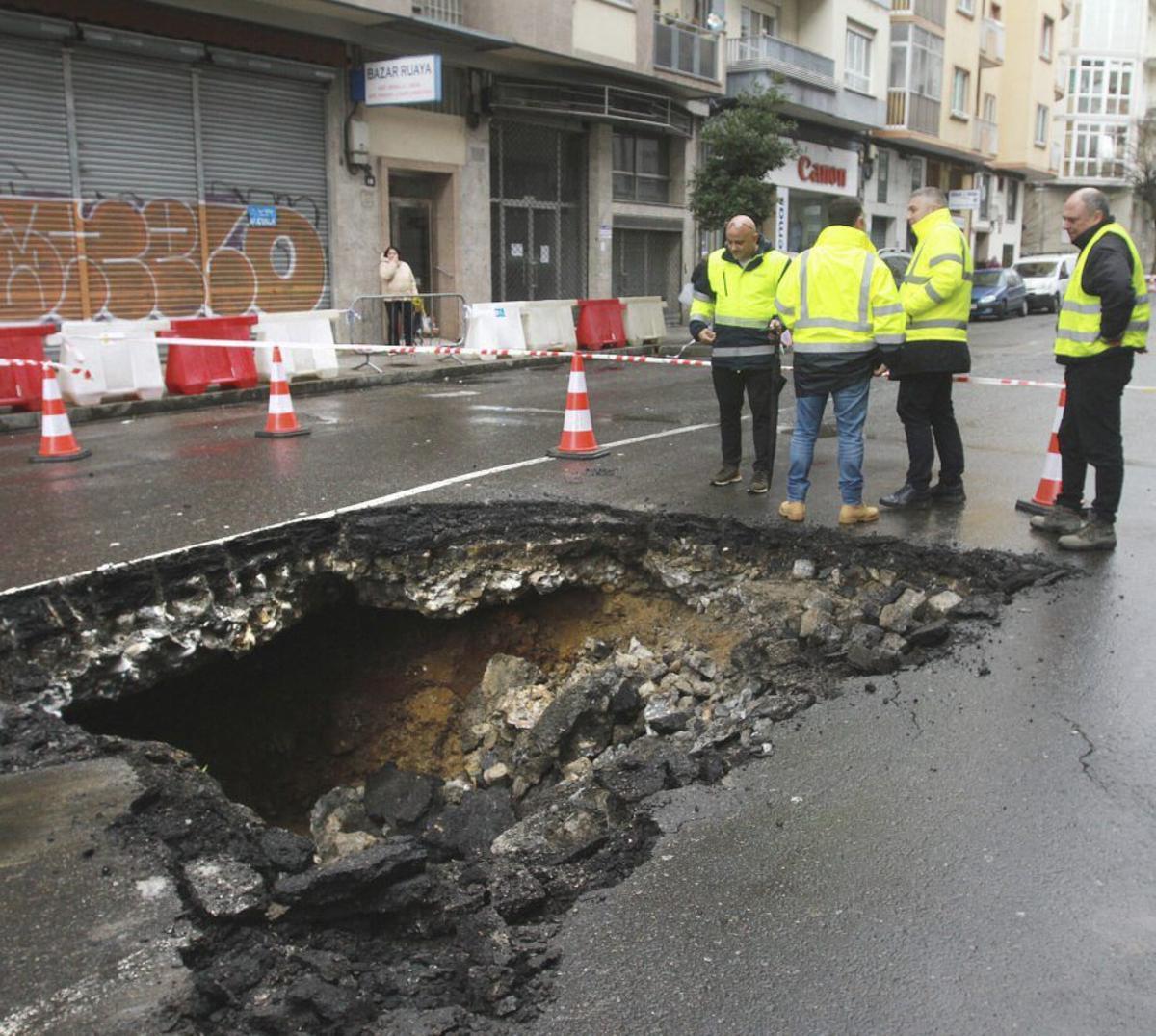 El hundimiento que la borrasca Joseph dejó en Pena Trevinca en enero. | IÑAKI OSORIO