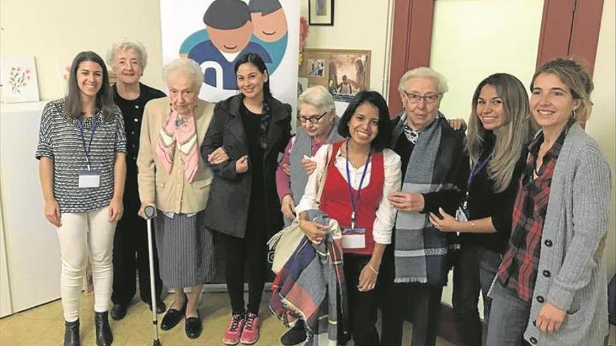 ‘Adopta un abuelo’ gana el V Premio al Voluntariado Universitario