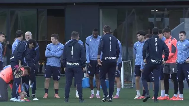 La Real Sociedad entrena bajo las órdenes de Ansotegi antes de medirse al Eldense en Copa