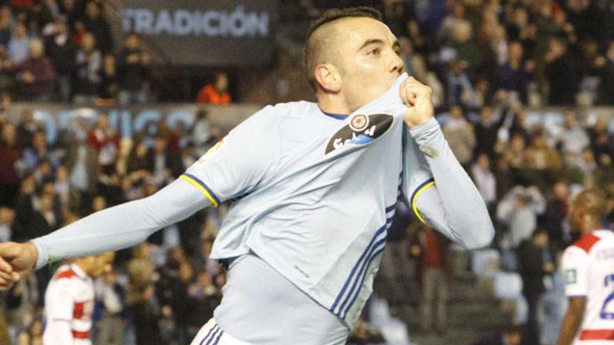 Aspas celebra uno de sus goles // ALBA VILLAR