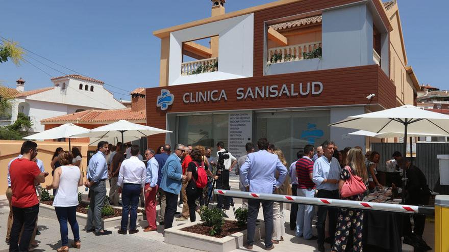 Inauguración de la clínica SaniSalud.