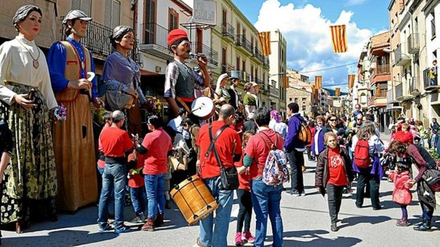 La trobada de gegants va reunir vuit colles a Súria