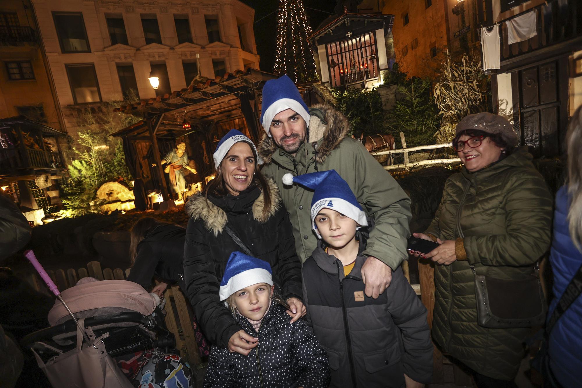 En imágenes: así fue el encendido de las luces de Navidad en Oviedo