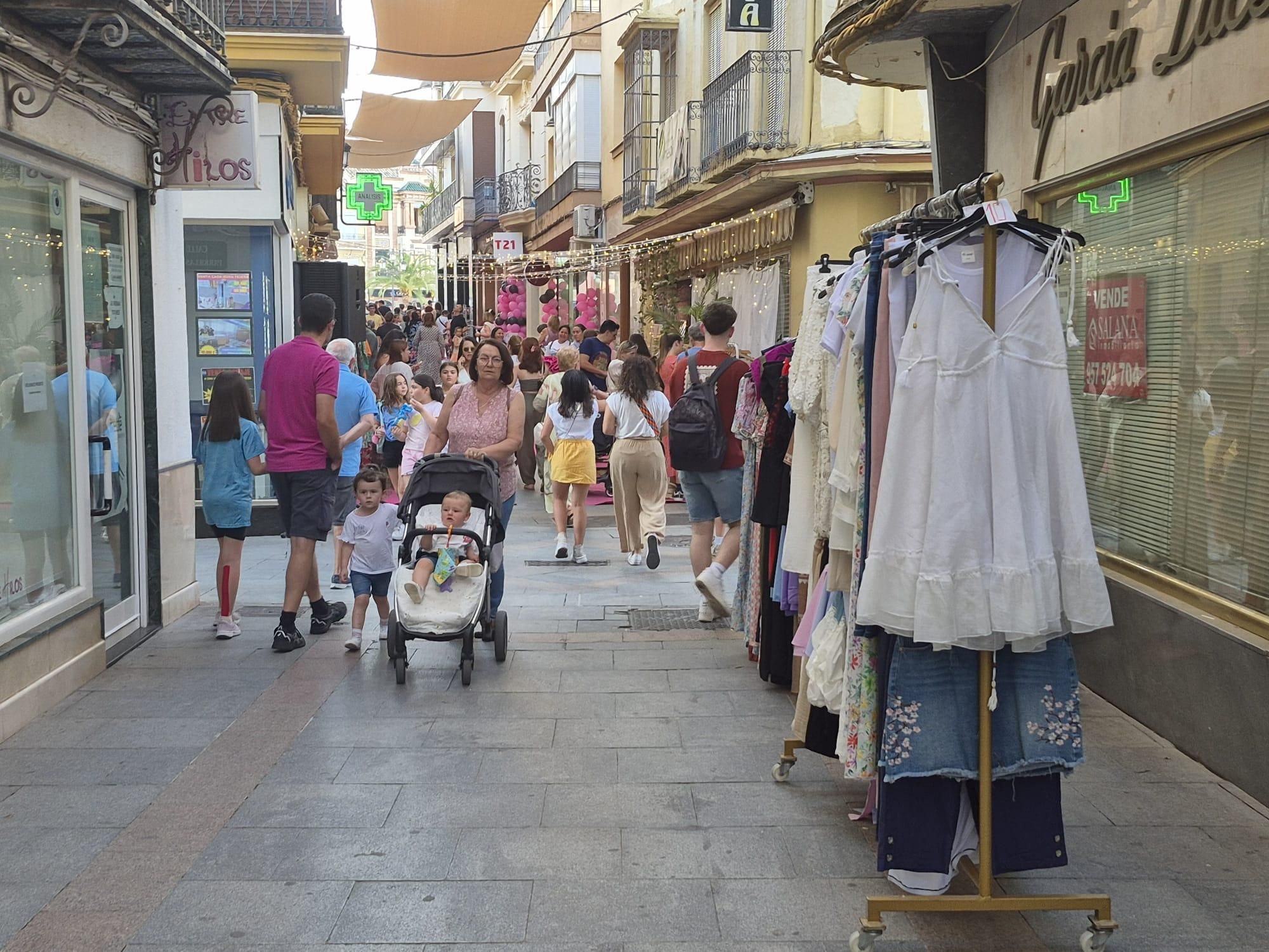 Puente Genil, Cabra y Baena celebran sus 'Noches de compras'
