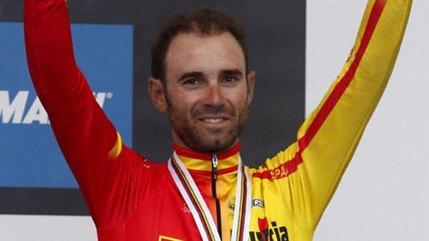 El ciclista español Alejandro Valverde en el podio.