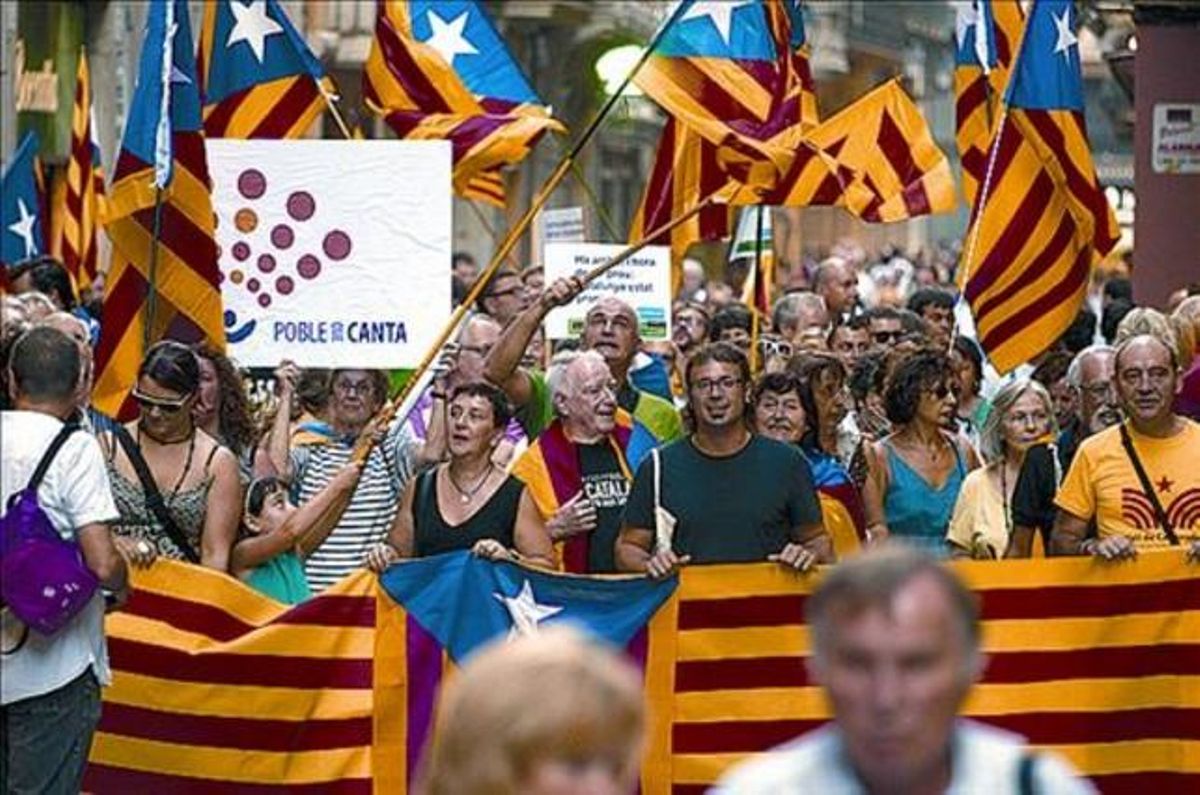 Manifestació independentista a Ciutat Vella, ahir, vigília de la Diada. Manifestació independentista a Ciutat Vella, ahir, vigília de la Diada.