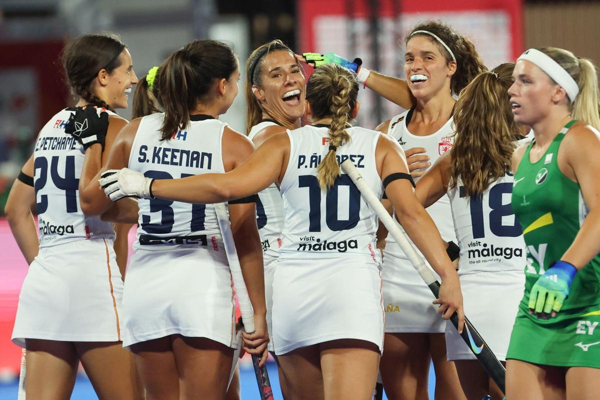 La selección femenina de hockey hierba tras su victoria ante Irlanda.