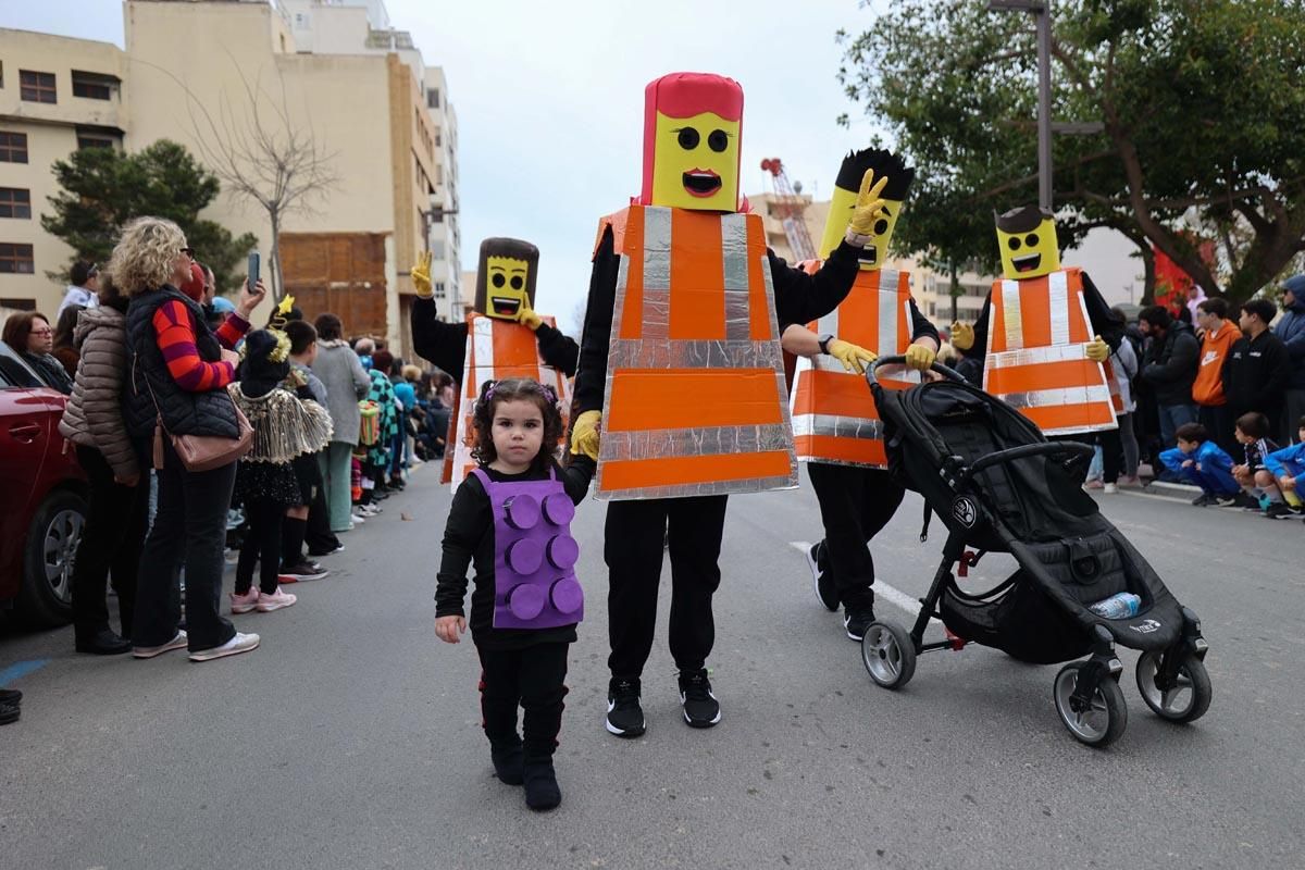 Búscate en las imágenes de la rúa de Carnaval de Ibiza
