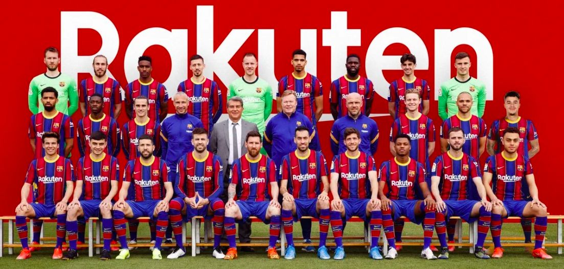 La foto oficial de la plantilla del Barça 20-21 realizada en la ciudad deportiva de Sant Joan Despí.