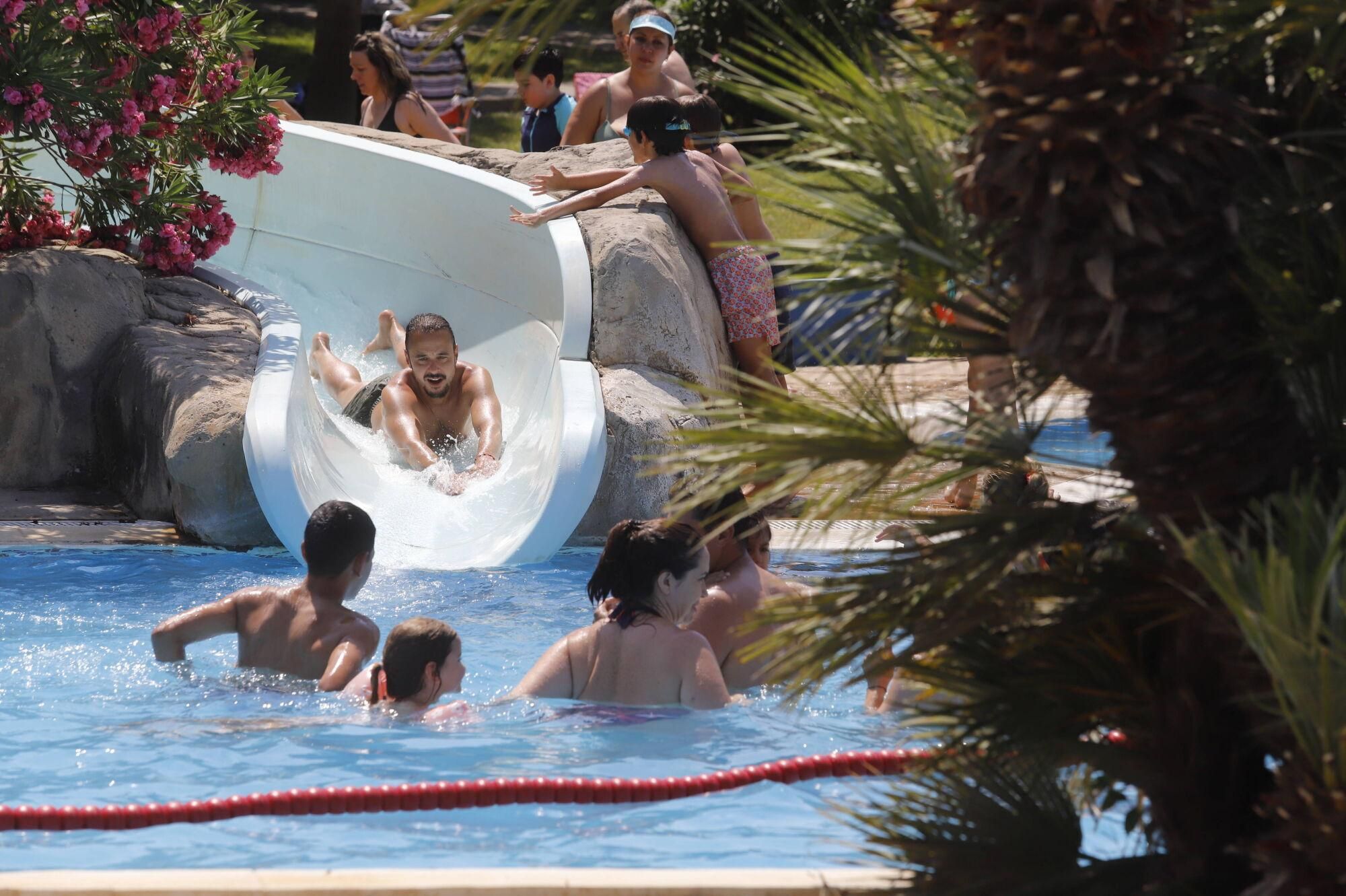 Domingo de piscina en Assuan y Las Dos Columnas
