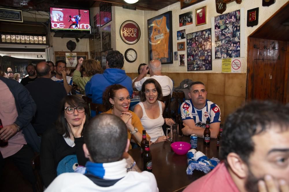 El equipo coruñés se juega el ascenso a Primera División y la ciudad se vuelca en plena celebración de San Juan.