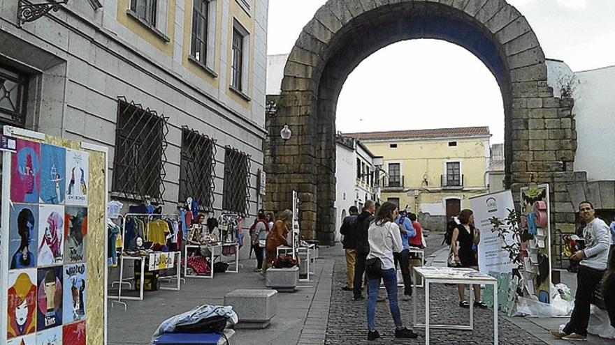 Diseño y arte toman el Arco de Trajano