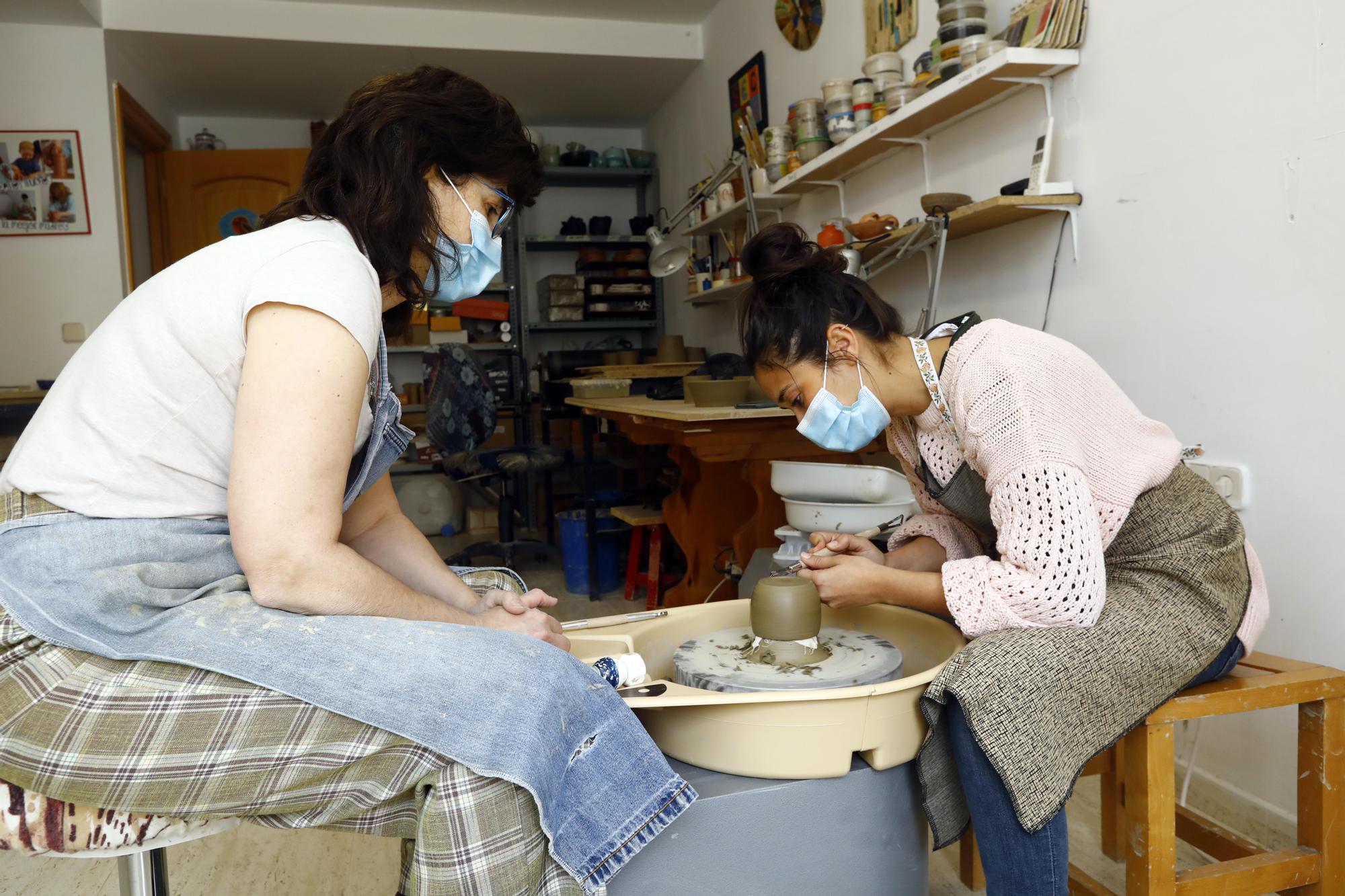Así es un taller de cerámica artesanal