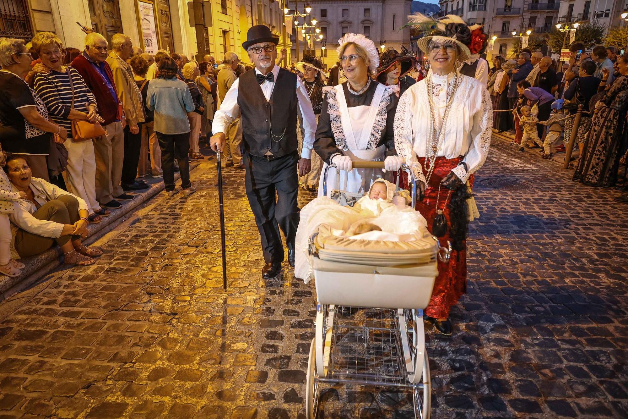Inicio de la Feria Modernista de Alcoy 2025