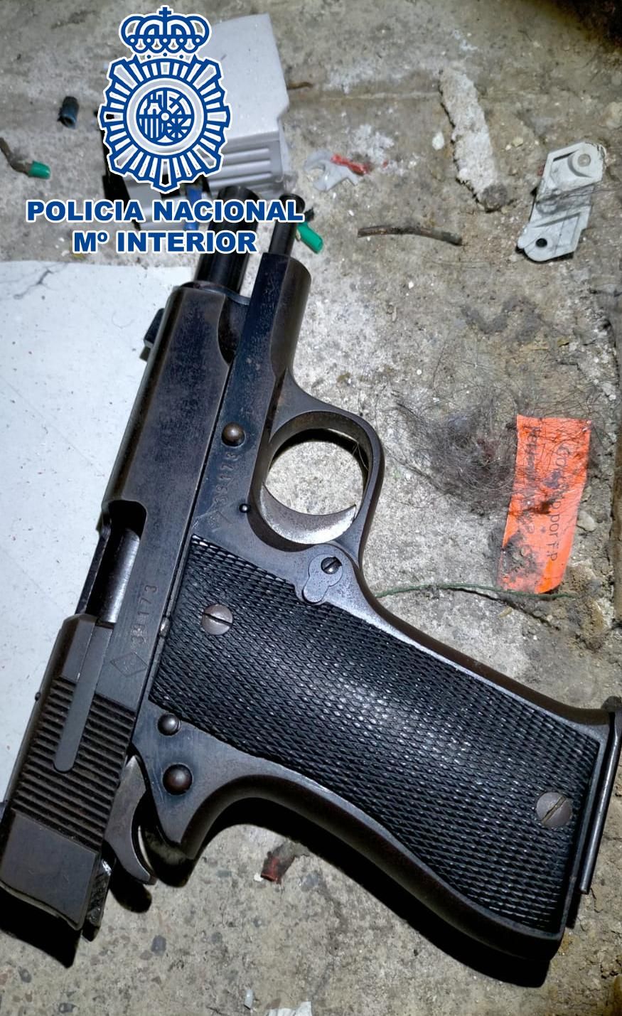 La pistola robada a un agente que fue usada en el tiroteo.