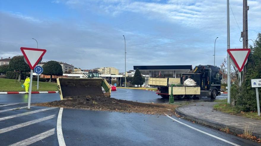 Vuelca un remolque en Silleda y arde un turismo en Lalín | BERNABÉ