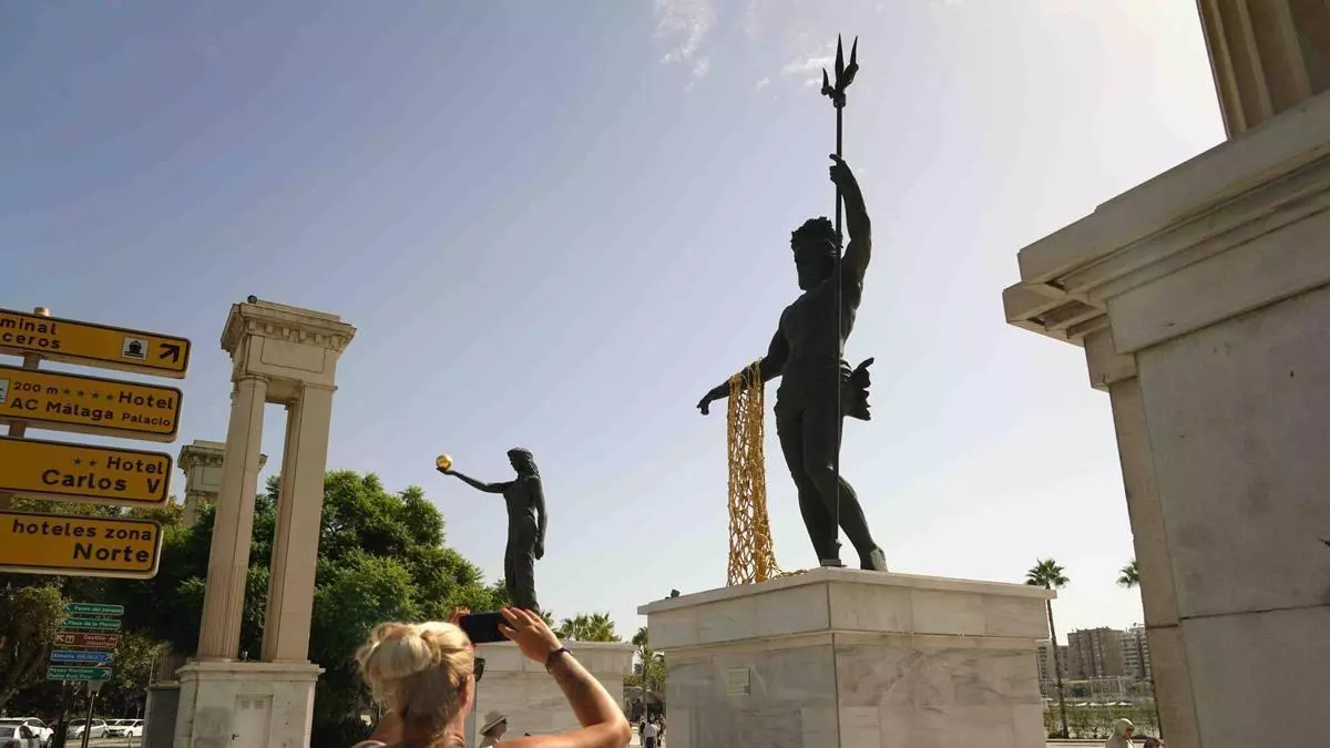 Cuenta atrás para las polémicas esculturas del Puerto de Málaga: ya hay fecha para su retirada en septiembre