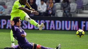 zentauroepp47842716 toulouse s japanese defender gen shoji  l  dives to tackle l190421171013