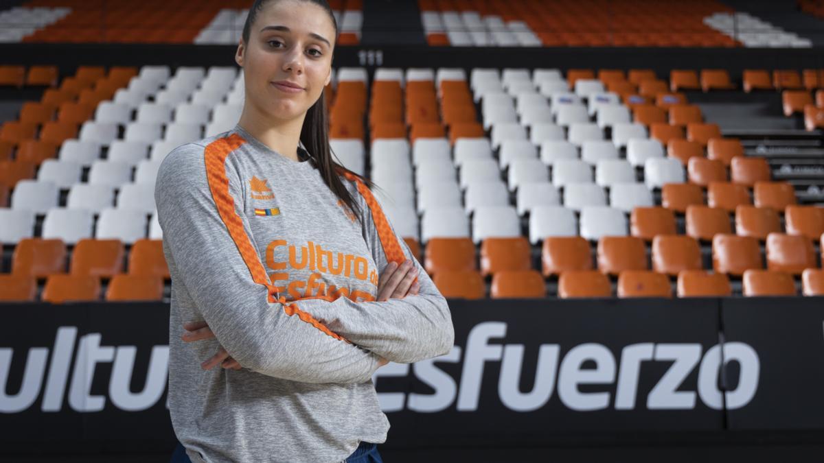 Raquel Carrera hace balance de la pasada temporada y mira al futuro tras acabar los partidos con la Selección