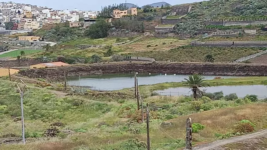 Colapsa un estanque de barro en San Lorenzo y daña un camino histórico