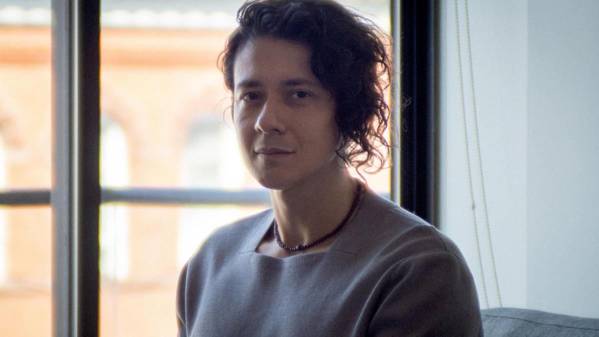 Joecar Hanna, el director de cine valenciano que está nominado en el Festival de Cannes por su cortometraje 'Talk me'